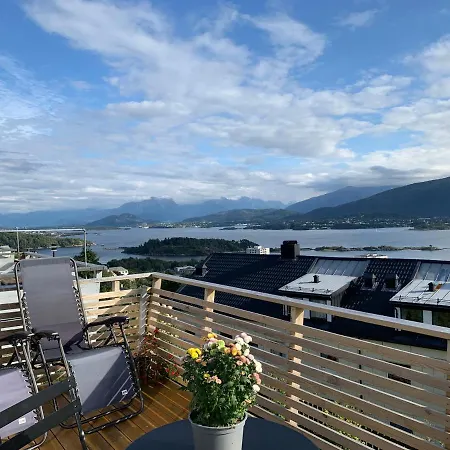 Modern Townhouse, Beautiful View + Free Parking Holiday home *