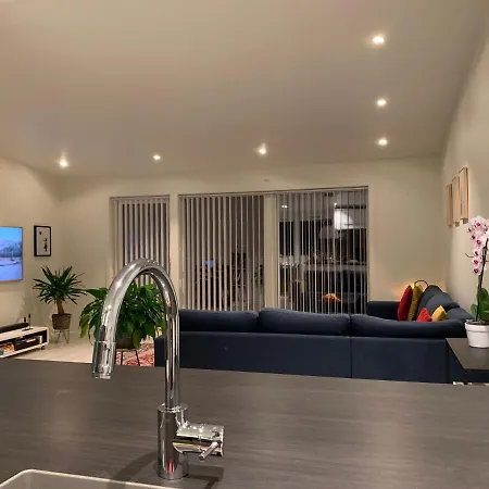 Modern Townhouse, Beautiful View + Free Parking * Ålesund