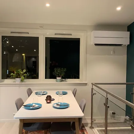 Modern Townhouse, Beautiful View + Free Parking Holiday home *