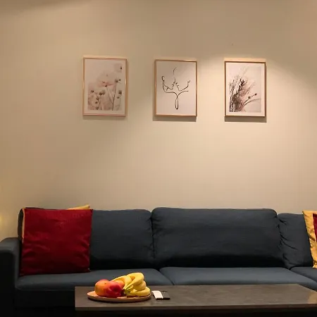 Semesterbostad Modern Townhouse, Beautiful View + Free Parking *